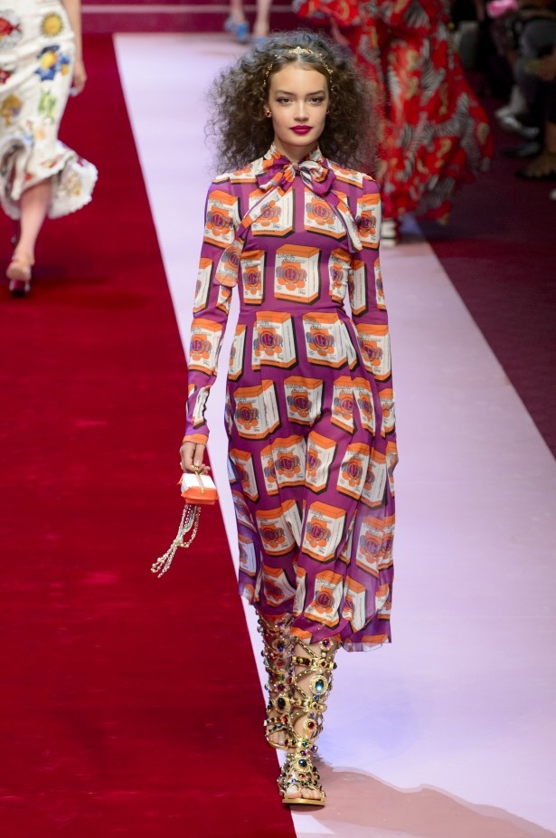 Dolce & Gabbana تجسّد الحبّ والجمّال في مجموعتها لربيع وصيف 2018 