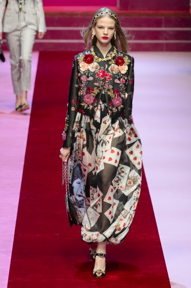 Dolce & Gabbana تجسّد الحبّ والجمّال في مجموعتها لربيع وصيف 2018 