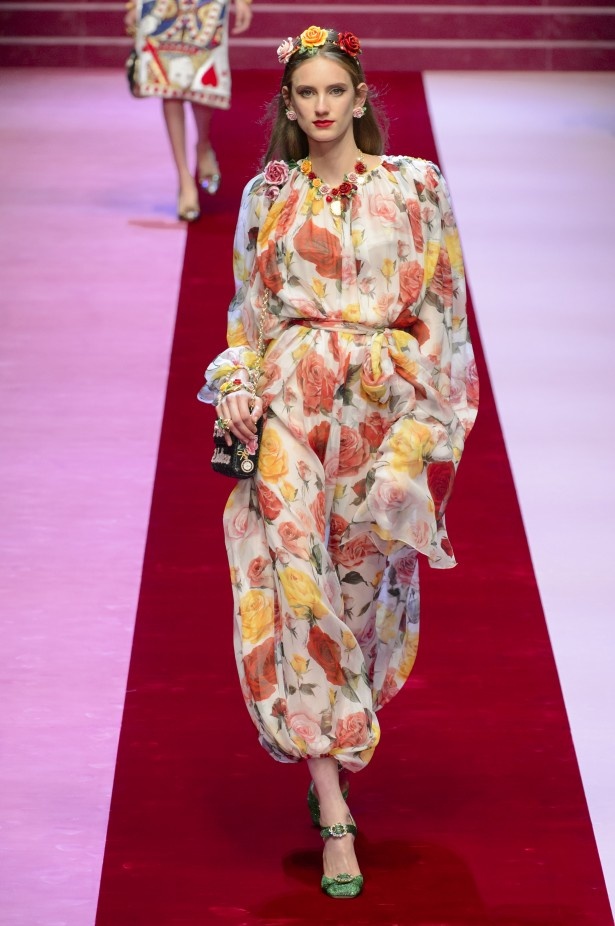 Dolce & Gabbana تجسّد الحبّ والجمّال في مجموعتها لربيع وصيف 2018 