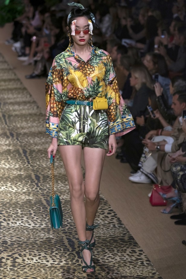 تصاميم عكست الألوان والمرح في عرض Dolce & Gabbana