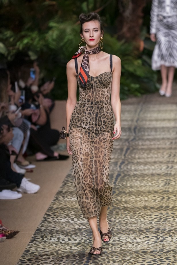 تصاميم عكست الألوان والمرح في عرض Dolce & Gabbana