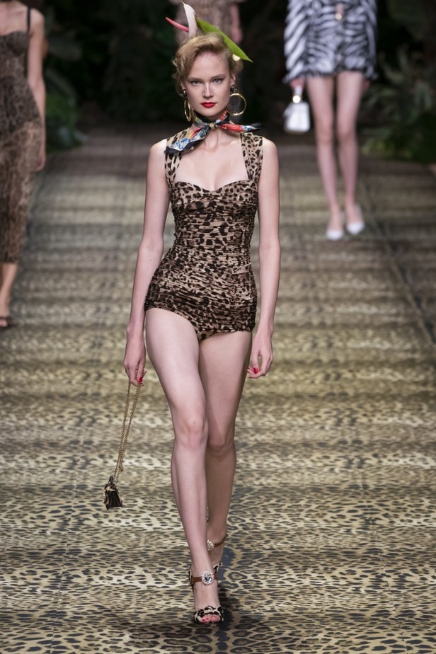 تصاميم عكست الألوان والمرح في عرض Dolce & Gabbana