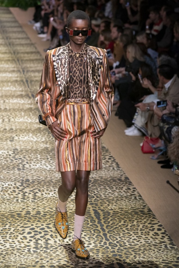 تصاميم عكست الألوان والمرح في عرض Dolce & Gabbana