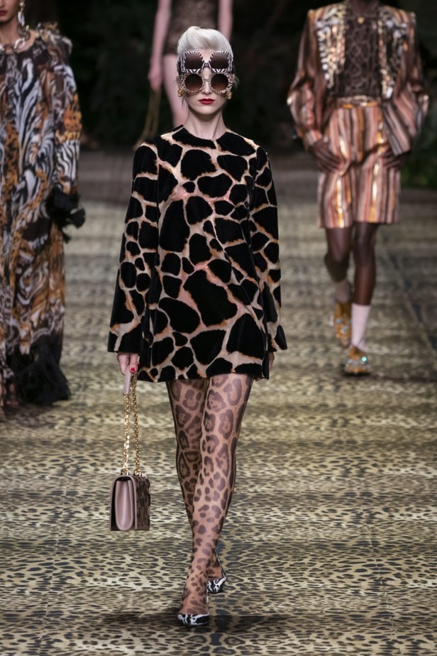 تصاميم عكست الألوان والمرح في عرض Dolce & Gabbana