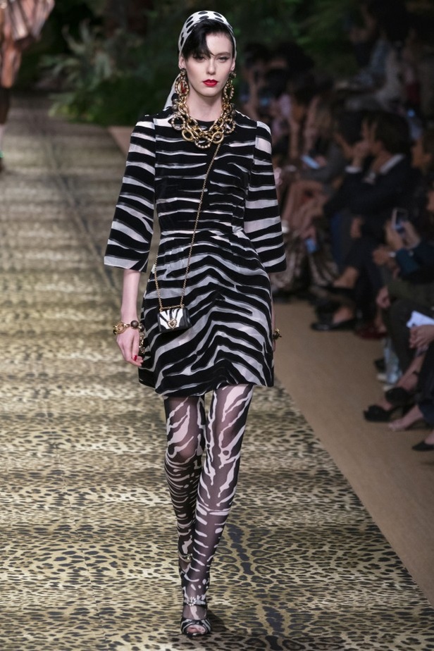 تصاميم عكست الألوان والمرح في عرض Dolce & Gabbana