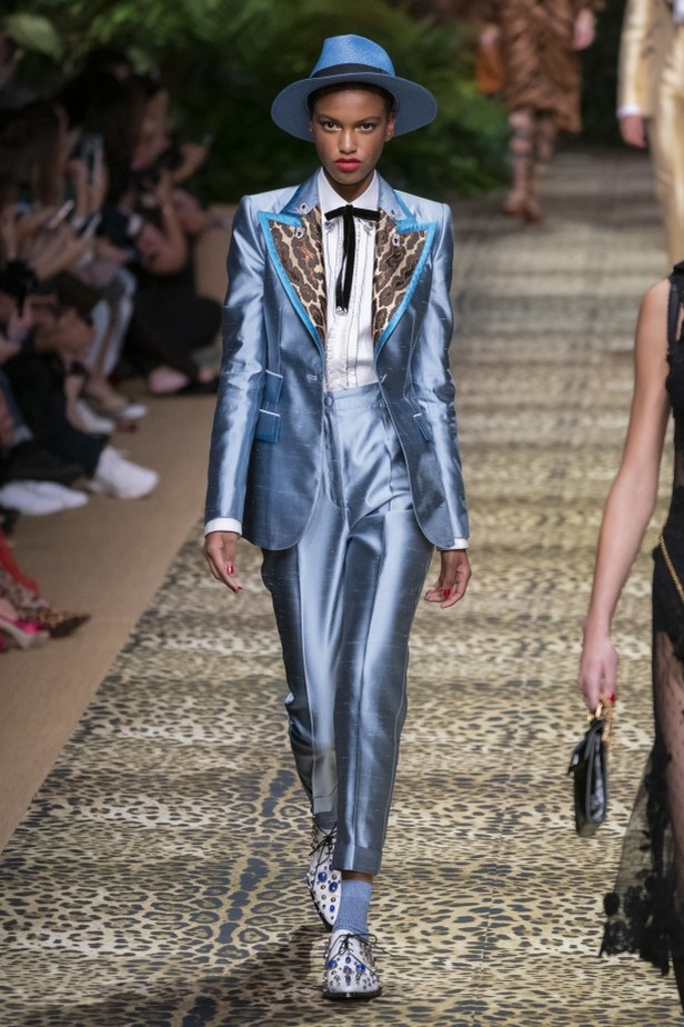 تصاميم عكست الألوان والمرح في عرض Dolce & Gabbana