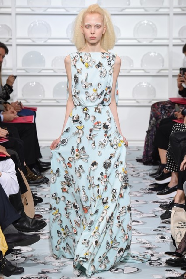 أجواء فريدة وساحرة في مجموعة دار أزياء “Schiaparelli”