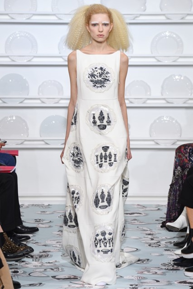 أجواء فريدة وساحرة في مجموعة دار أزياء “Schiaparelli”