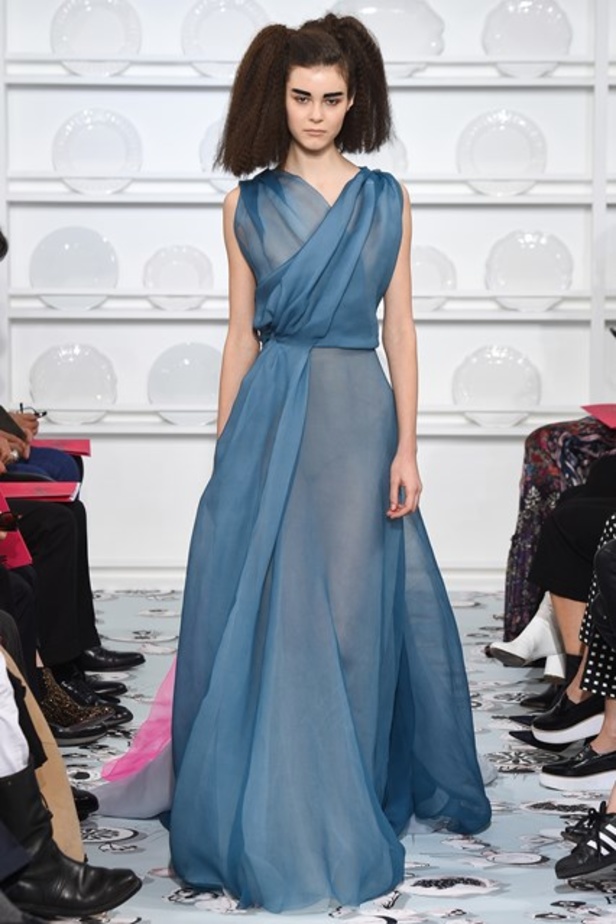 أجواء فريدة وساحرة في مجموعة دار أزياء “Schiaparelli”