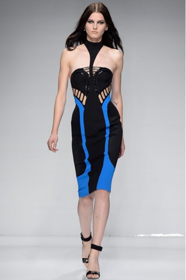 عرض فيرساتشي للأزياء الفاخرة لربيع وصيف 2016