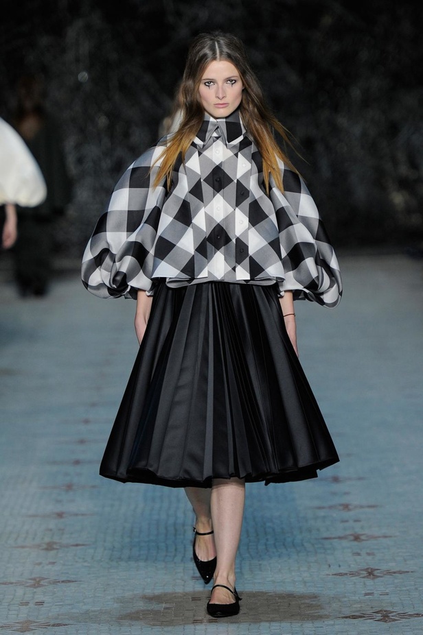 عرض Dice Kayek للأزياء الفاخرة لربيع وصيف 2016