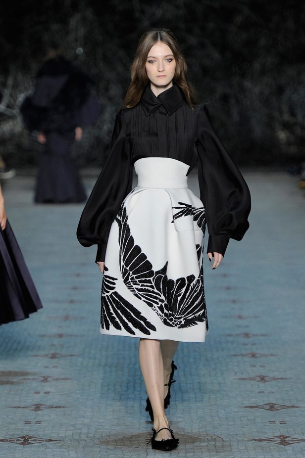 عرض Dice Kayek للأزياء الفاخرة لربيع وصيف 2016