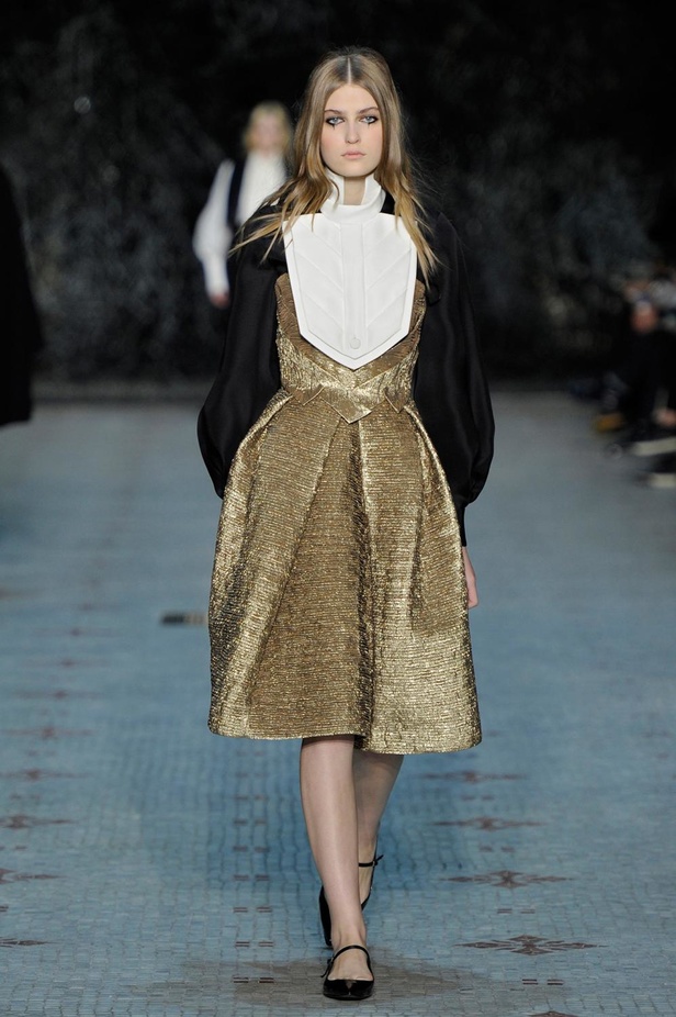 عرض Dice Kayek للأزياء الفاخرة لربيع وصيف 2016