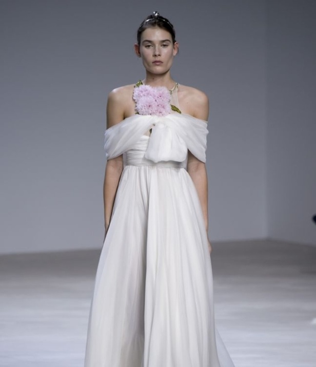 عرض Giambattista Valli للأزياء الفاخرة لربيع وصيف 2016