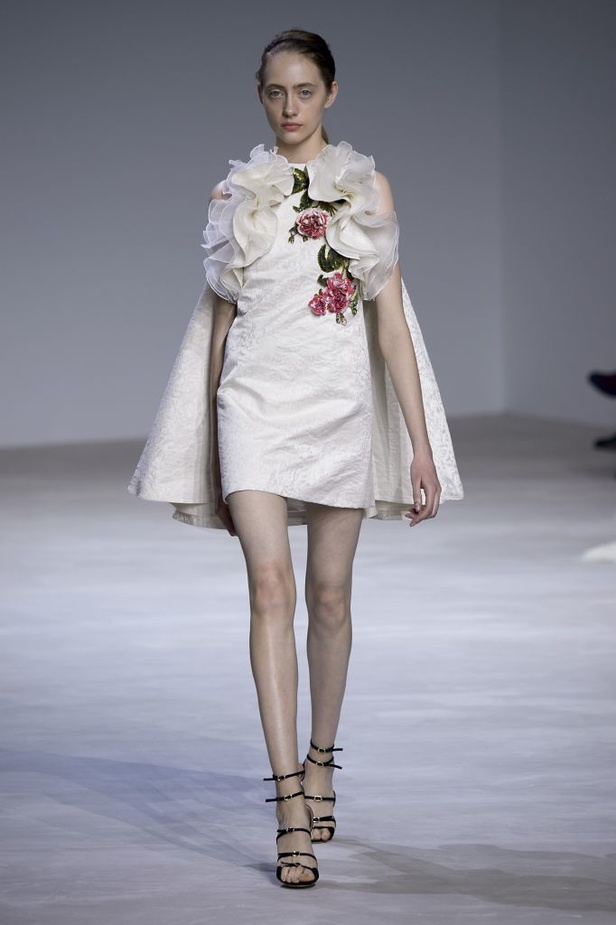 عرض Giambattista Valli للأزياء الفاخرة لربيع وصيف 2016