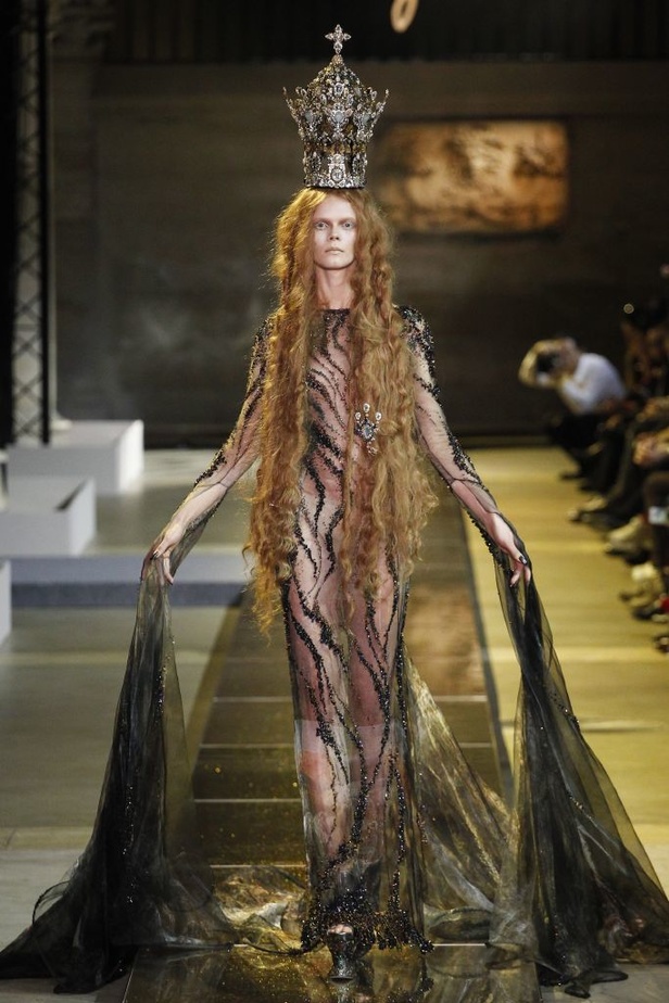 مجموعة  Guo Pei للأزياء الفاخرة لربيع وصيف 2017!