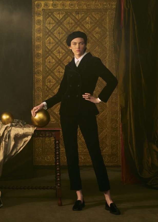 عرض أزياء ديور الهوت كوتور لربيع وصيف 2021 ضمن أسبوع الموضة في باريس