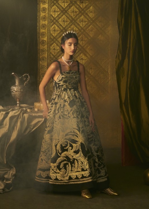 عرض أزياء ديور الهوت كوتور لربيع وصيف 2021 ضمن أسبوع الموضة في باريس