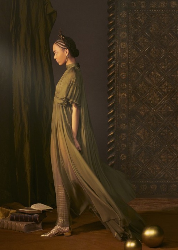 عرض أزياء ديور الهوت كوتور لربيع وصيف 2021 ضمن أسبوع الموضة في باريس