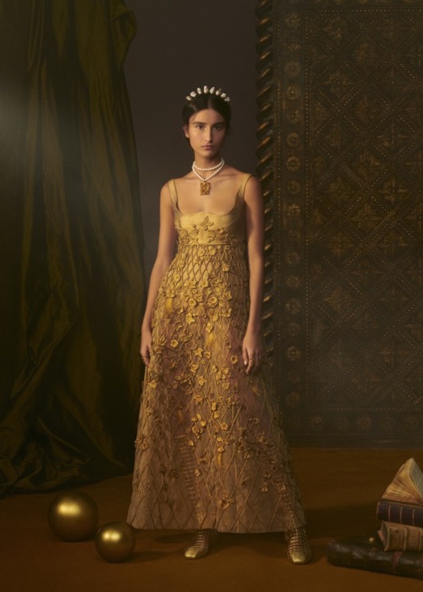 عرض أزياء ديور الهوت كوتور لربيع وصيف 2021 ضمن أسبوع الموضة في باريس