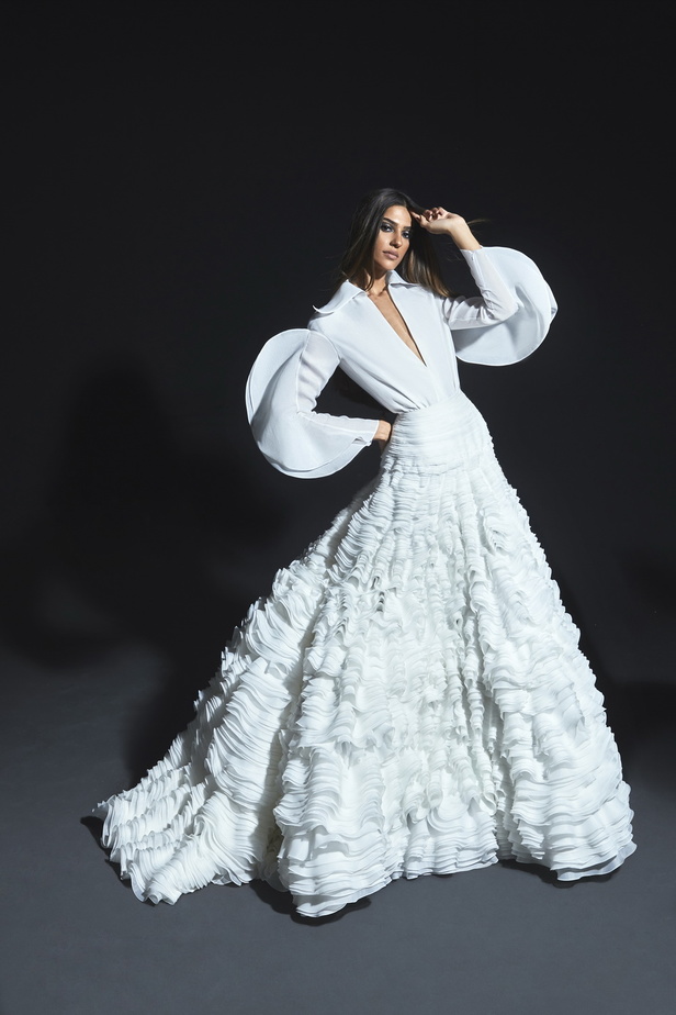 عرض مجموعة طوني ورد لأزياء الهوت كوتور لربيع وصيف 2021 ضمن أسبوع الموضة في باريس