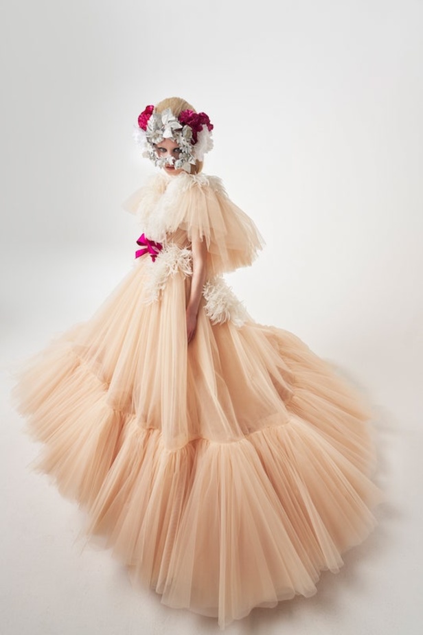 مجموعة جيامباتيستا فالي للهوت كوتور لربيع وصيف 2021 