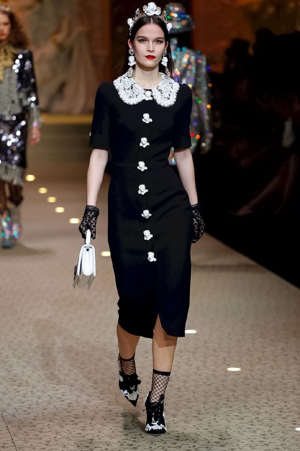 دولتشي اند غابانا تحيي موضة المرأة الفاخرة في ميلانو