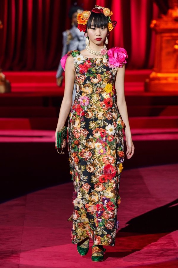 دولتشي أند غابانا تحيي موضة المرأة العصرية بتصاميمها