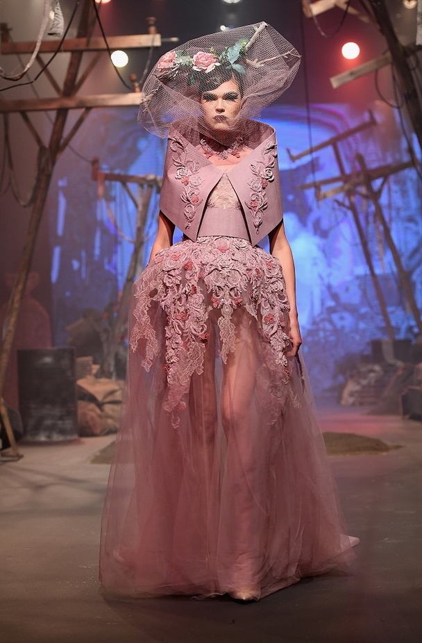 "فاشن فوروورد دبي" يختتم فعالياته مع أزياء مبتكرة وعروض مميزة