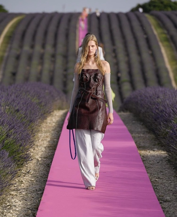 عرض حالم لدار جاكموس لربيع وصيف ٢٠٢٠