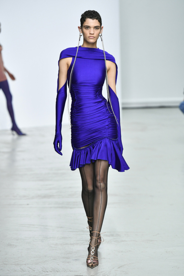 اسبوع الموضة في باريس 2019 عرض أزياء MUGLER لربيع وصيف 2020