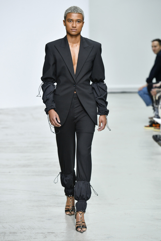 اسبوع الموضة في باريس 2019 عرض أزياء MUGLER لربيع وصيف 2020