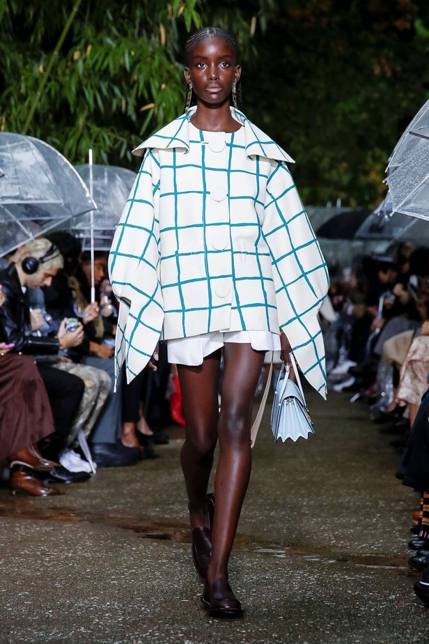 اسبوع الموضة في باريس 2019 عرض أزياء LANVIN لربيع وصيف 2020