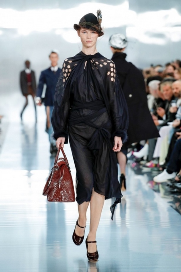 اسبوع الموضة في باريس 2019 مجموعة MAISON MARGIELA  لربيع وصيف 2020