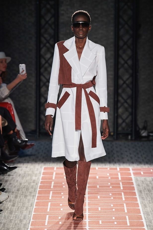 اسبوع الموضة في باريس 2019 مجموعة GUY LAROCHE للألبسة الجاهزة لربيع  وصيف 2020