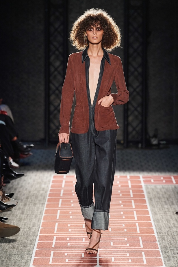 اسبوع الموضة في باريس 2019 مجموعة GUY LAROCHE للألبسة الجاهزة لربيع  وصيف 2020