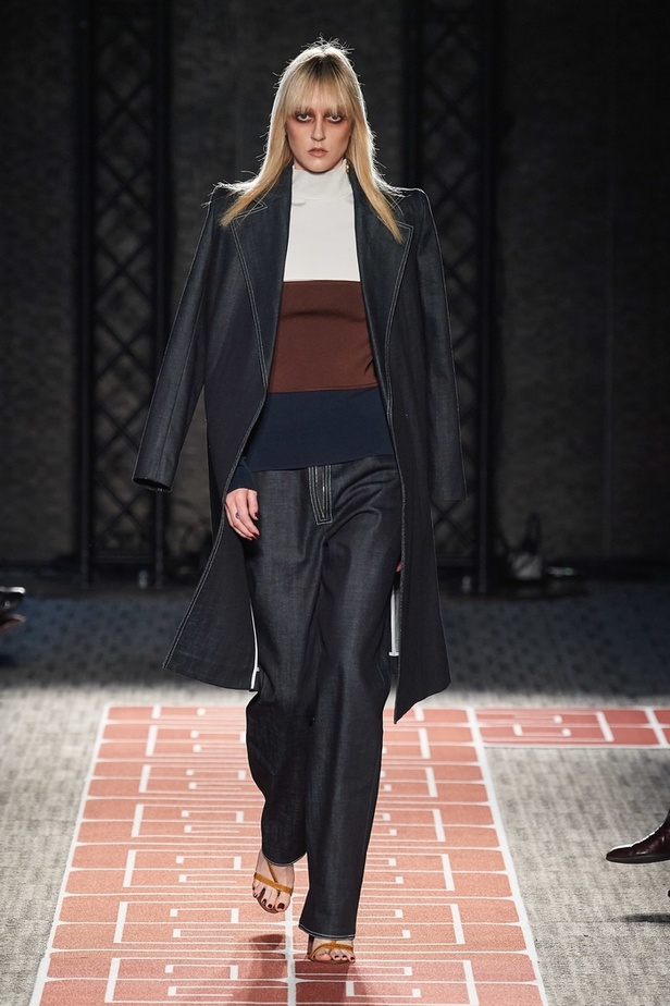 اسبوع الموضة في باريس 2019 مجموعة GUY LAROCHE للألبسة الجاهزة لربيع  وصيف 2020