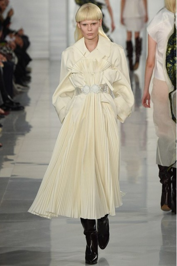 مجموعة فوضويّة وعشوائية لـMaison Margiela في عرض ربيع وصيف 2016