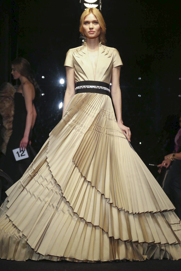 إبداعات Stephane Rolland للأزياء الفاخرة في عرض ربيع وصيف ٢٠١٦