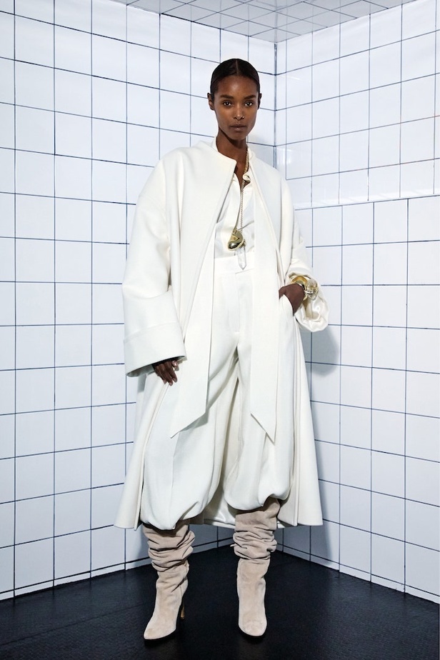 عرض أزياء ألكسندر فوتييه الهوت كوتور لربيع وصيف 2021 ضمن أسبوع الموضة في باريس !