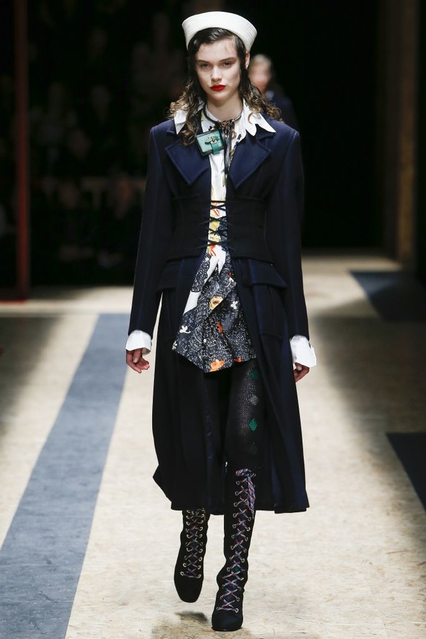 عرض برادا لخريف وشتاء 2016-2017