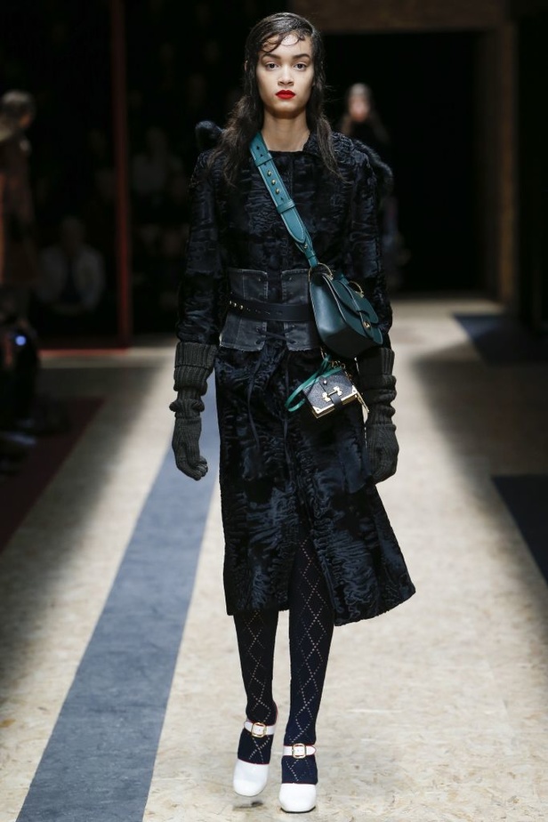 عرض برادا لخريف وشتاء 2016-2017