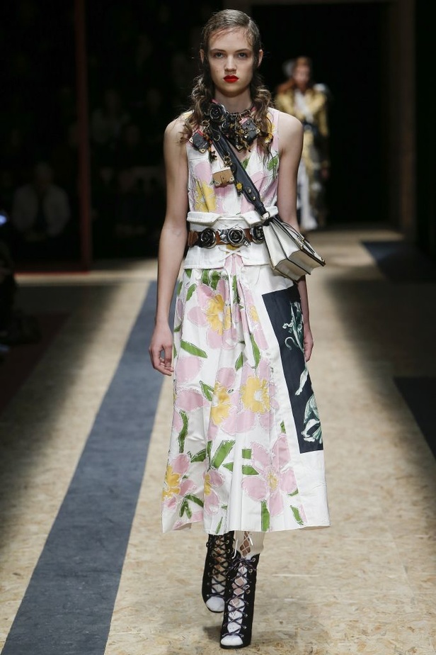 عرض برادا لخريف وشتاء 2016-2017