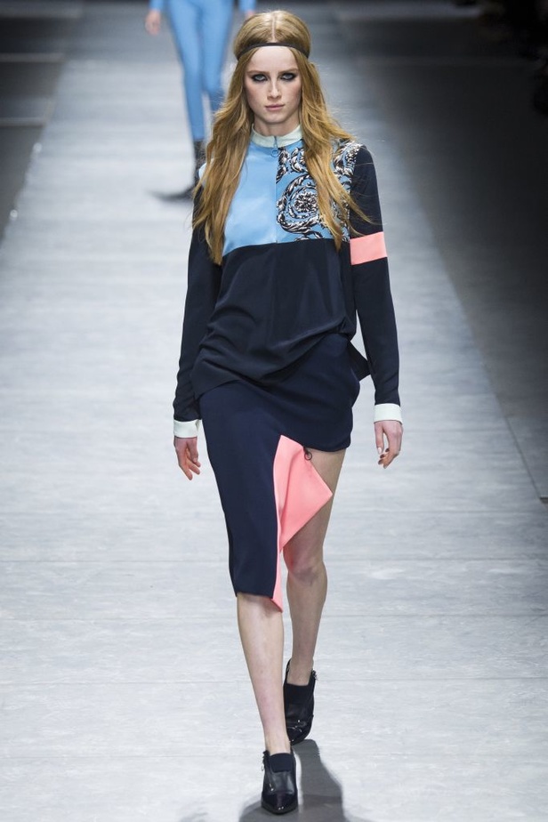 عرض دار ازياء فيرساتشي لخريف وشتاء 2016-2017