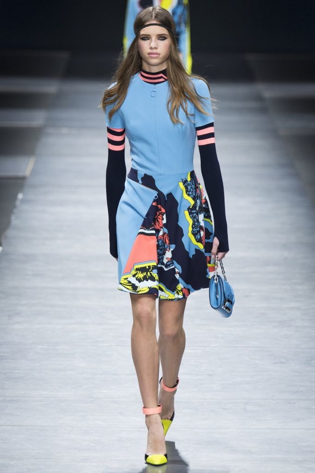 عرض دار ازياء فيرساتشي لخريف وشتاء 2016-2017