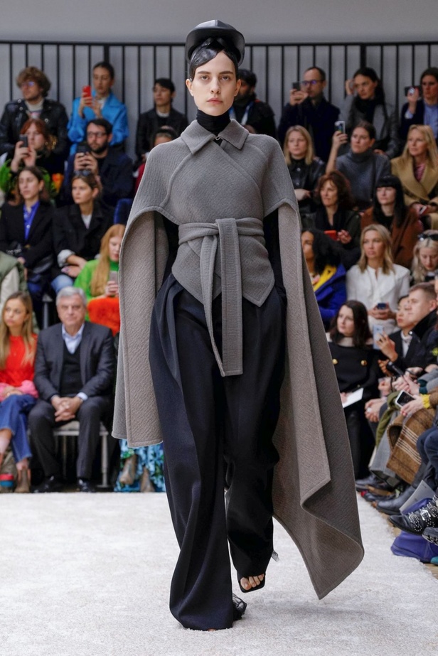 عرض أزياءJ.W. Anderson  لموسم خريف وشتاء 2019