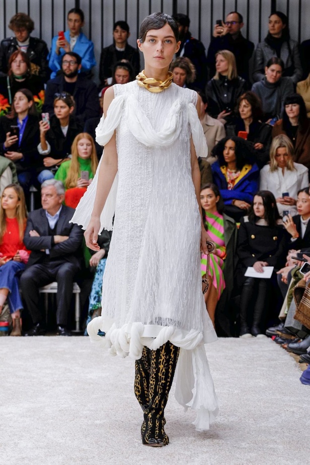 عرض أزياءJ.W. Anderson  لموسم خريف وشتاء 2019