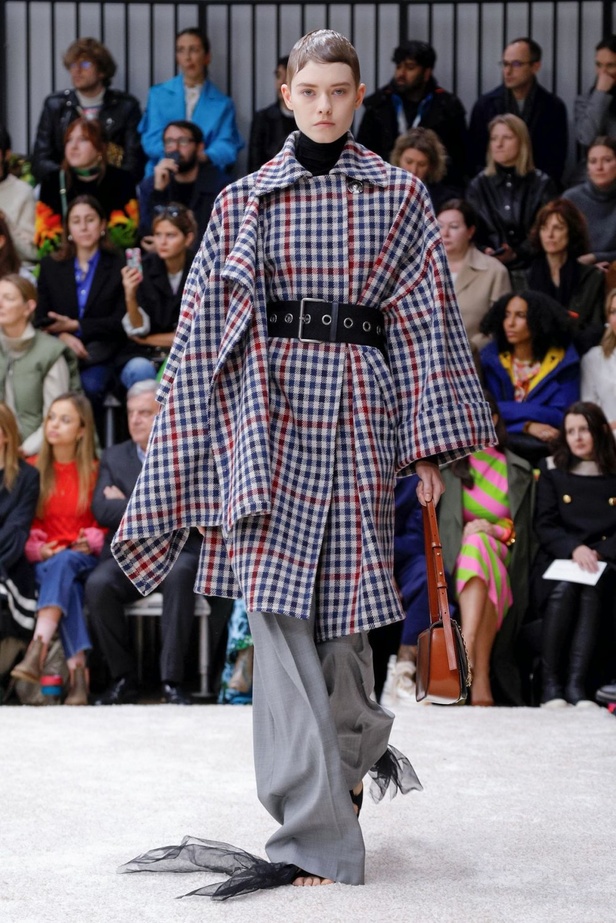 عرض أزياءJ.W. Anderson  لموسم خريف وشتاء 2019