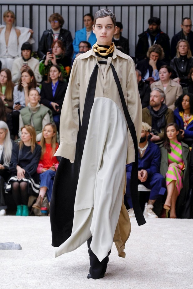 عرض أزياءJ.W. Anderson  لموسم خريف وشتاء 2019