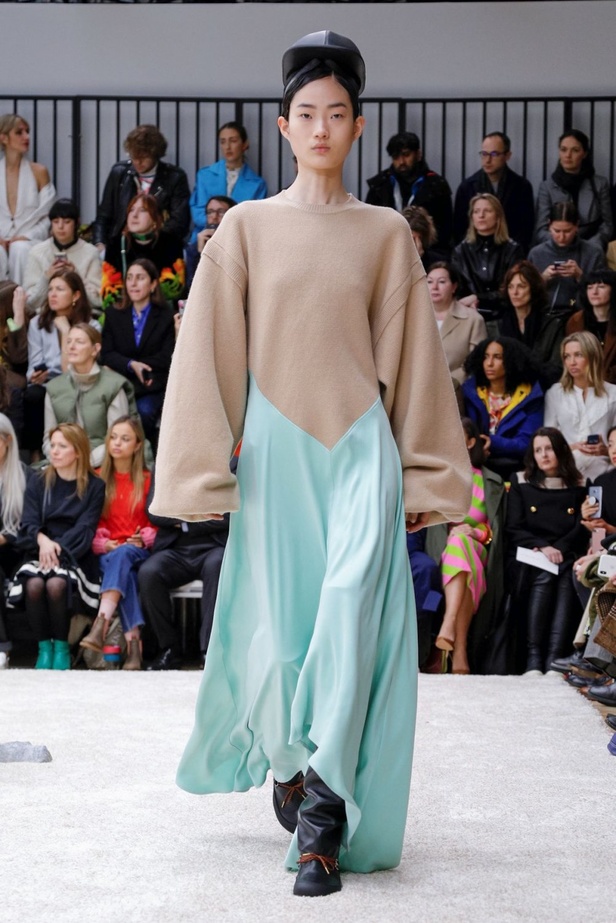 عرض أزياءJ.W. Anderson  لموسم خريف وشتاء 2019